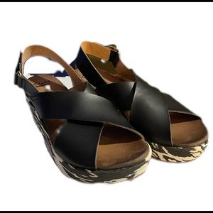 Clarks collection wedge sandal size 8